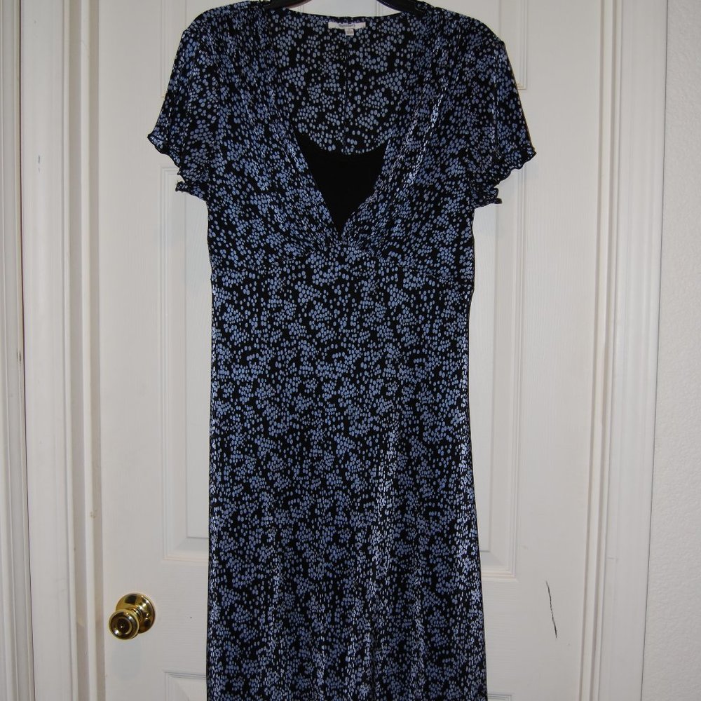 Mid-length short-sleeve dress